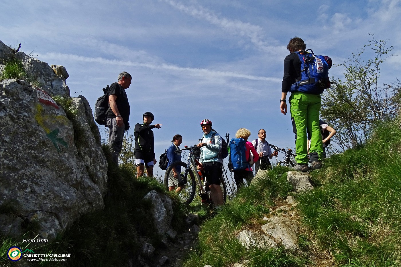 22 Trafifico di pedoni e ciclisti oggi in Linzone!.JPG -                                